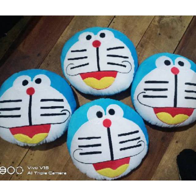 Bantal karakter lucu