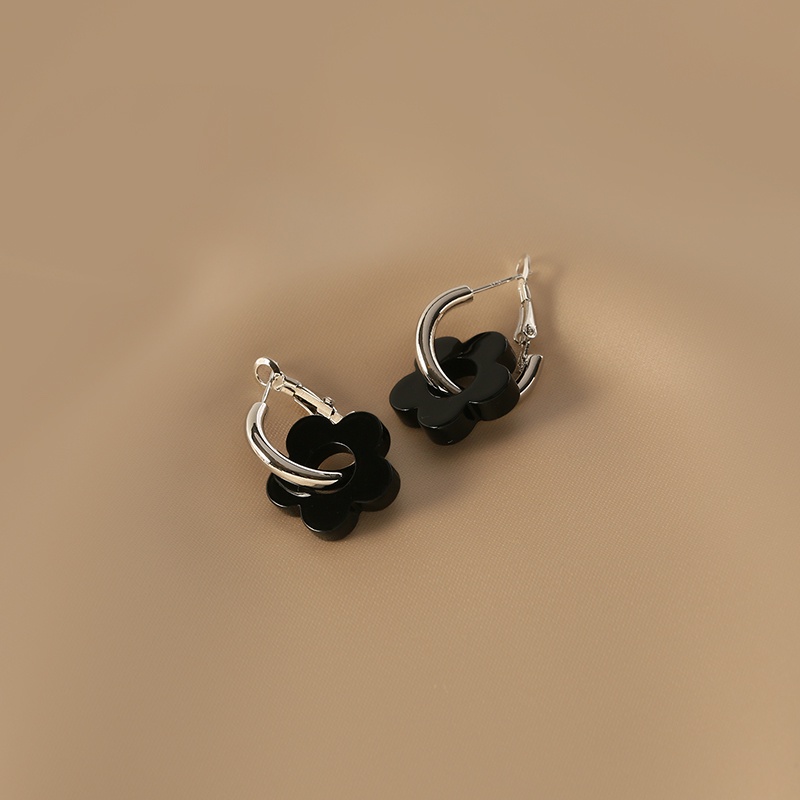 Anting Tusuk Gantung temperament Desain Bunga Hitam Gaya retro Untuk Wanita