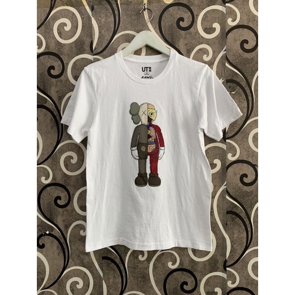 kaos uniqlo kaws second