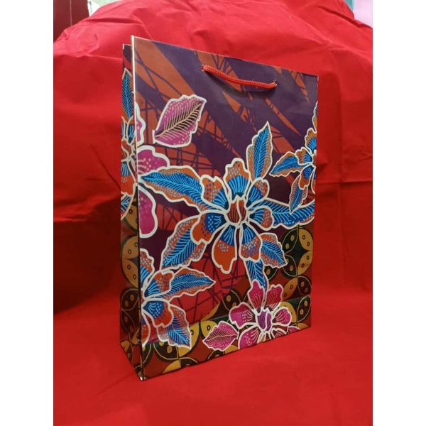 

paper bag bahan tebal ukuran tangung isi 12 pcs terlaris