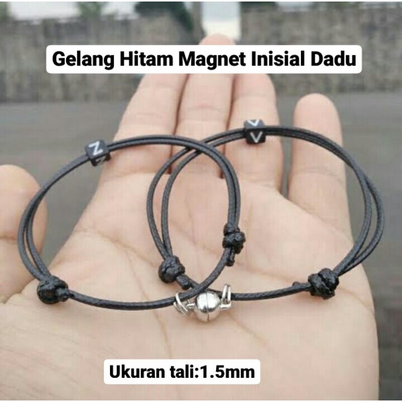 GELANG HITAM MAGNET COUPLE INISIAL DADU CEWE/COWO