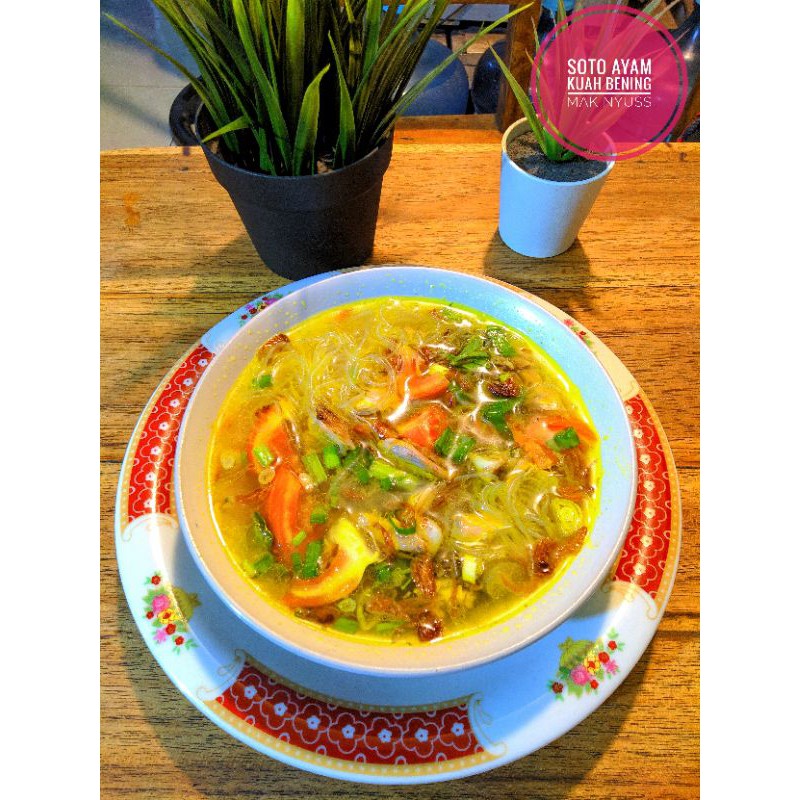 

Soto Ayam Seger Kuah Bening MakNyuss + Telur