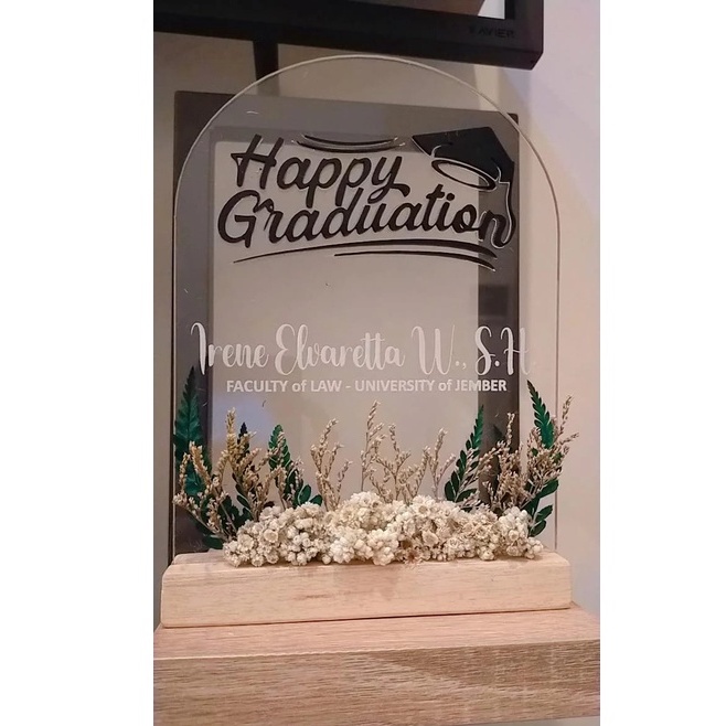 GIFT WISUDA AESTHETIC /Custom Acrylic/kado  wisuda/souvenir akrilik custom