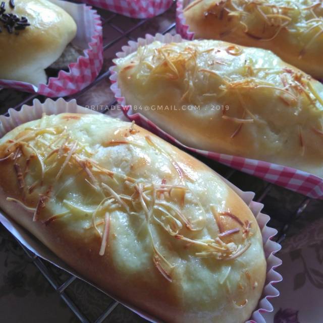 

Double cheese milk bread (roti keju susu)