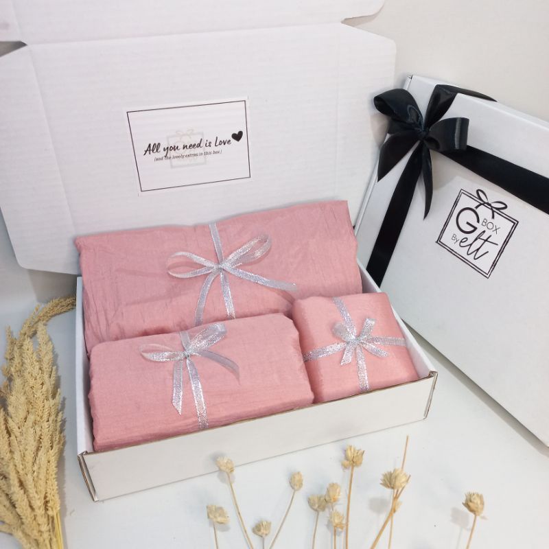 HAMPERS MUKENA PARASUT PREMIUM GIFT BOX CEWEK KADO MUKENA BLACK WHITE KADO PERNIKAHAN