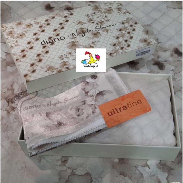 DIARIO X NAGITA SLAVINA Travelling Kit Paket Hampers Ramadhan [Hijab/Mukena/Sajadah] PEACH ONLY
