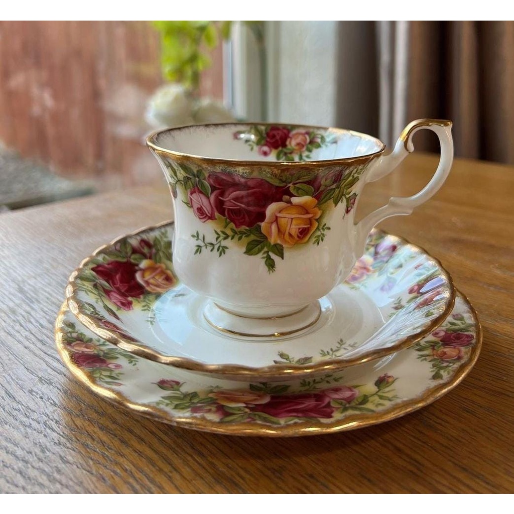 Cangkir England Old Country Roses trio