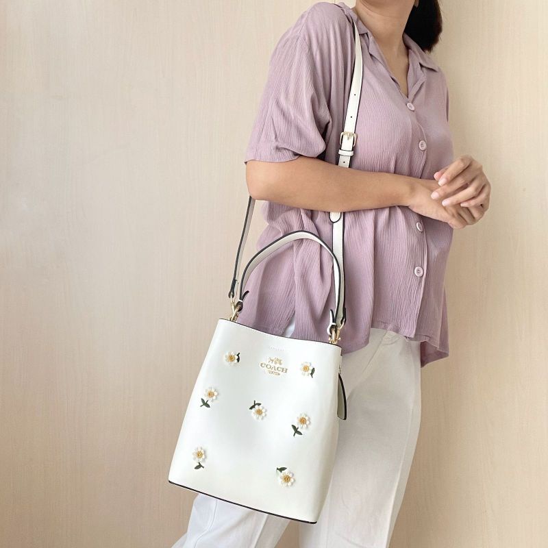 Tas selempang daisy COACH DAISY TOWN