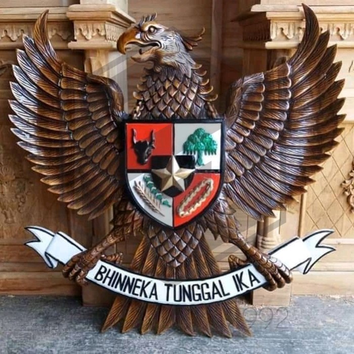 hiasan dinding burung Garuda jati