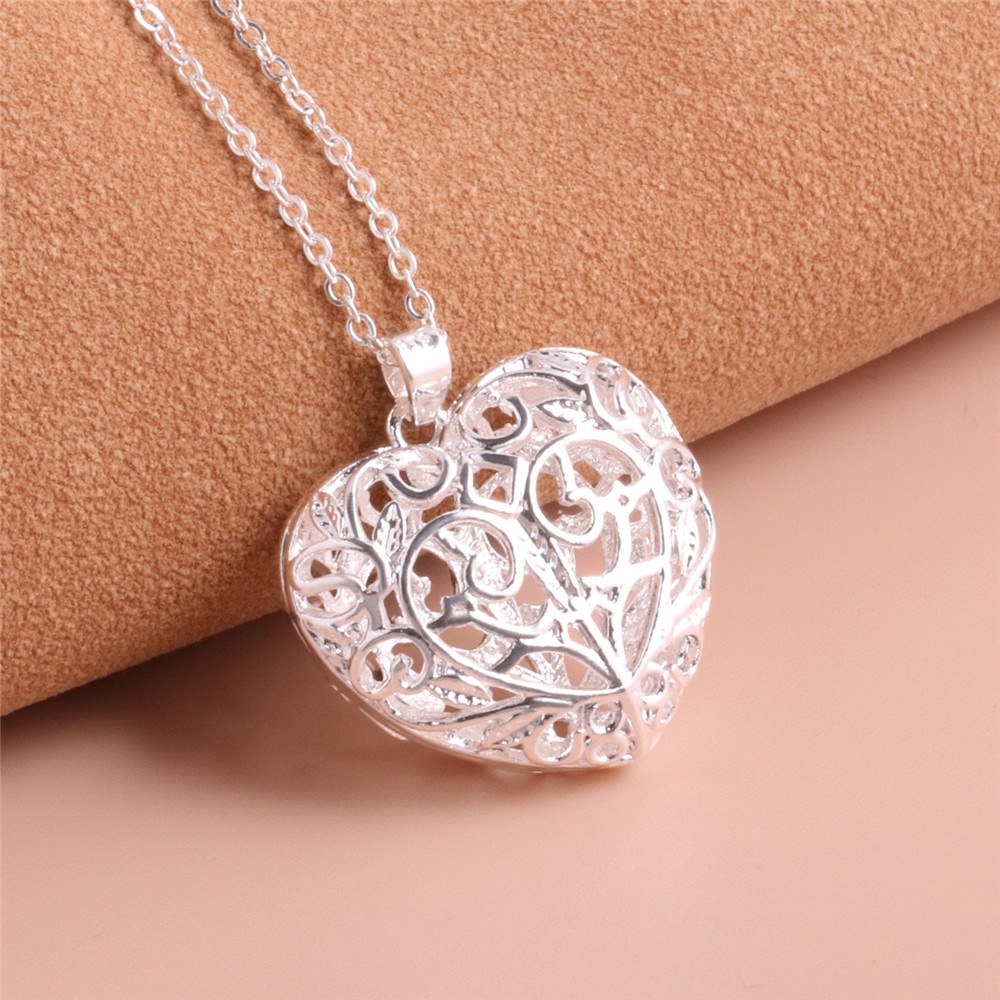 1 Pc Kalung Rantai Klavikula Hias Liontin Hati Model Rongga Gaya Retro Untuk Wanita