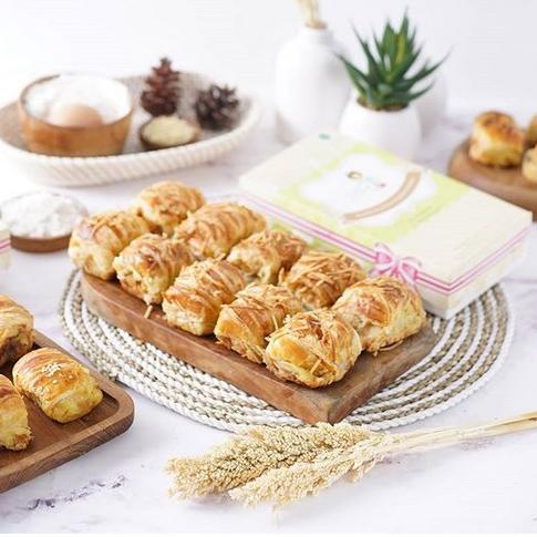 

[KODE DFT08] PISANG BOLEN MOLEN GOELA SEMOET BANDUNG BEST SELLER SALE PROMO HITS NATAL CHRISTMAS PAKET PACKAGE FESTIVE SEASON CNY CHINESE NEW YEAR MOONCAKE IMLEK LEBARAN IDUL FITRI RAMADAN GIFT ORNAMEN HIASAN OLEH OLEH AUTHENTIC ORIGINAL KULINER JAJANAN C