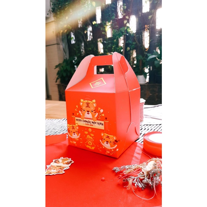 

BOX HAMPERS CNY / IMLEK 15x15x15 cm MERAH MACAN