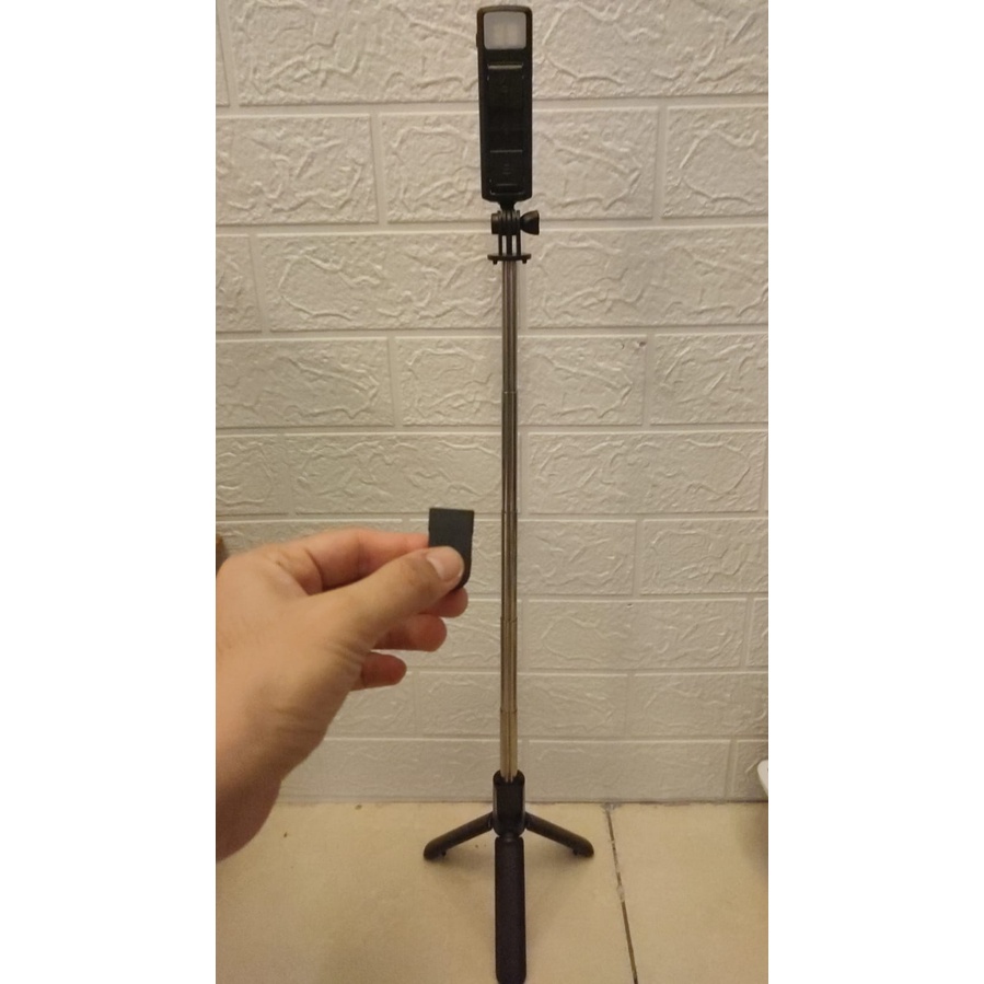 Tongsis 3 in 1 Lampu LED Remote Control - Tripod - Stand Holder HP Selfie