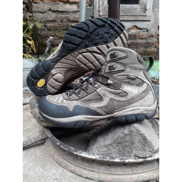 Sepatu Asolo Hiking