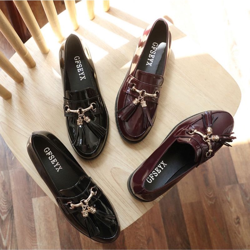 Sepatu Loafers Wanita Terbaru / Sepatu Docmart Wanita / Sepatu Flat Hak Kulit Wanita Hitam / Sepatu Awkarin / Bisa Cod