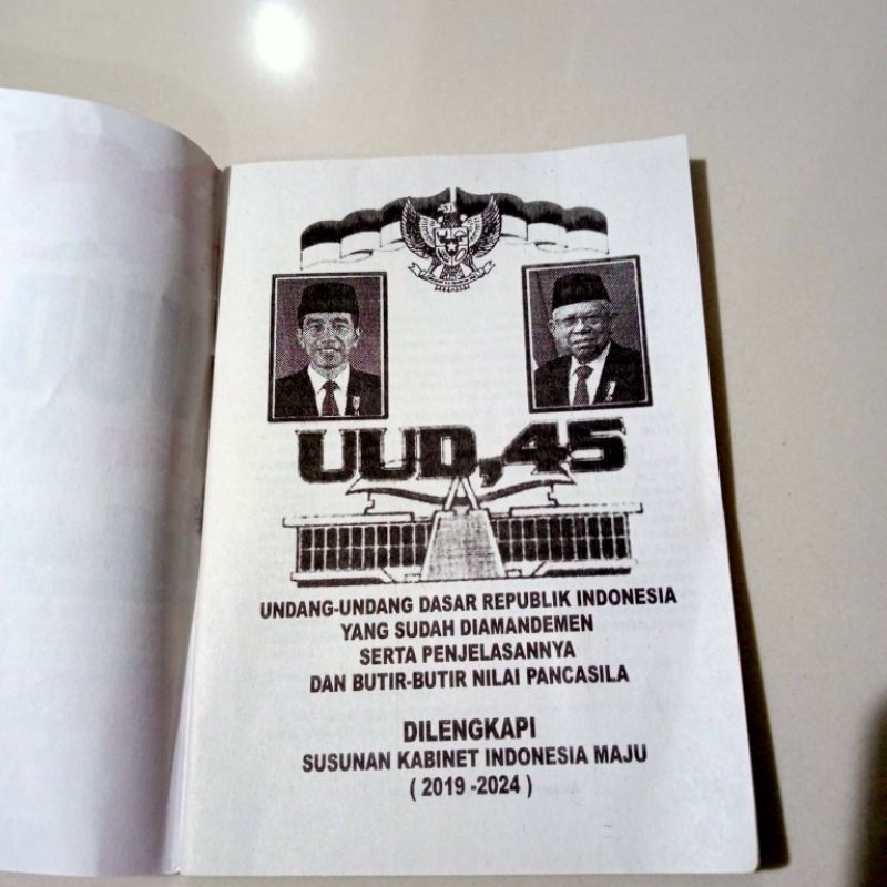 buku undang undang dasar 1945 dan amandemen (10×14cm)