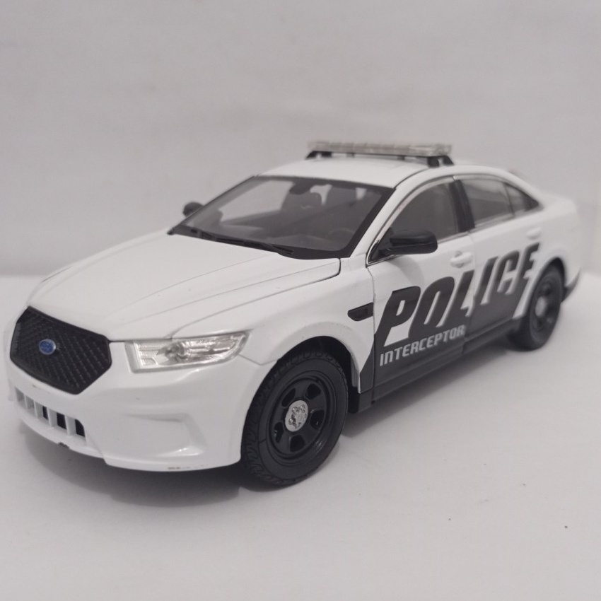 Diecast Ford Police Interceptor white Welly 1:24 miniatur mobil polisi murah