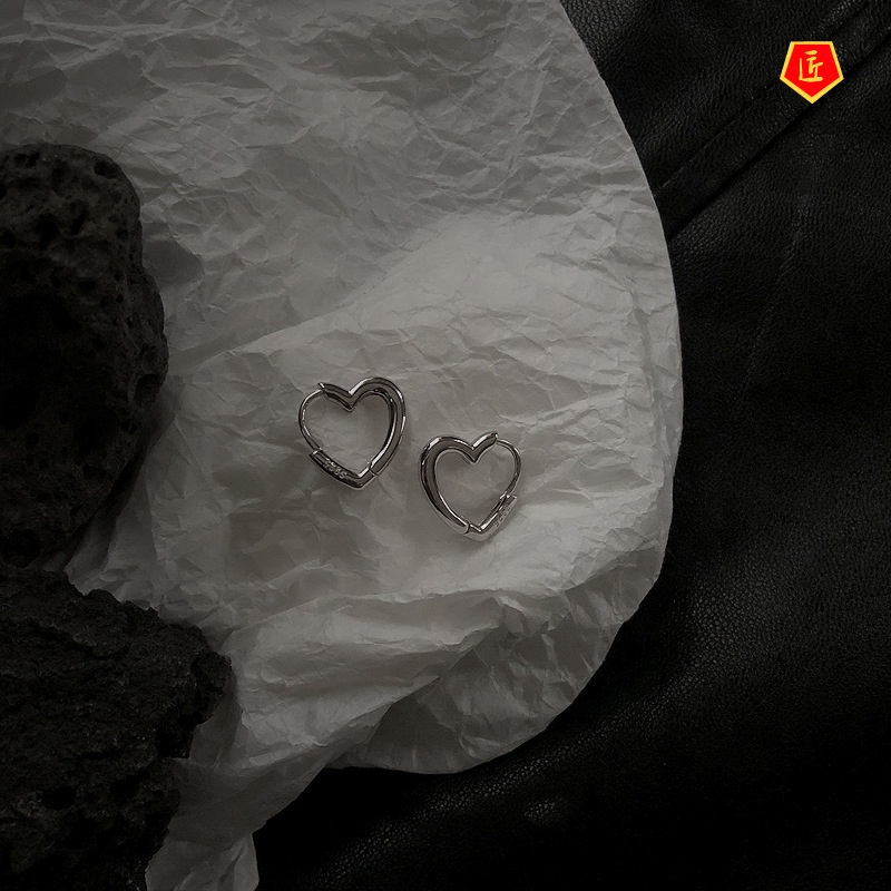 [Ready Stock]S925 Silver Heart-Shaped Small Ear Studs Trendy