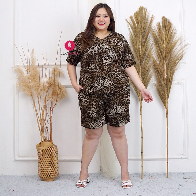 KYXOO SETELAN BAJU CELANA PENDEK WANITA JUMBO MOTIF MACAN LD 128CM