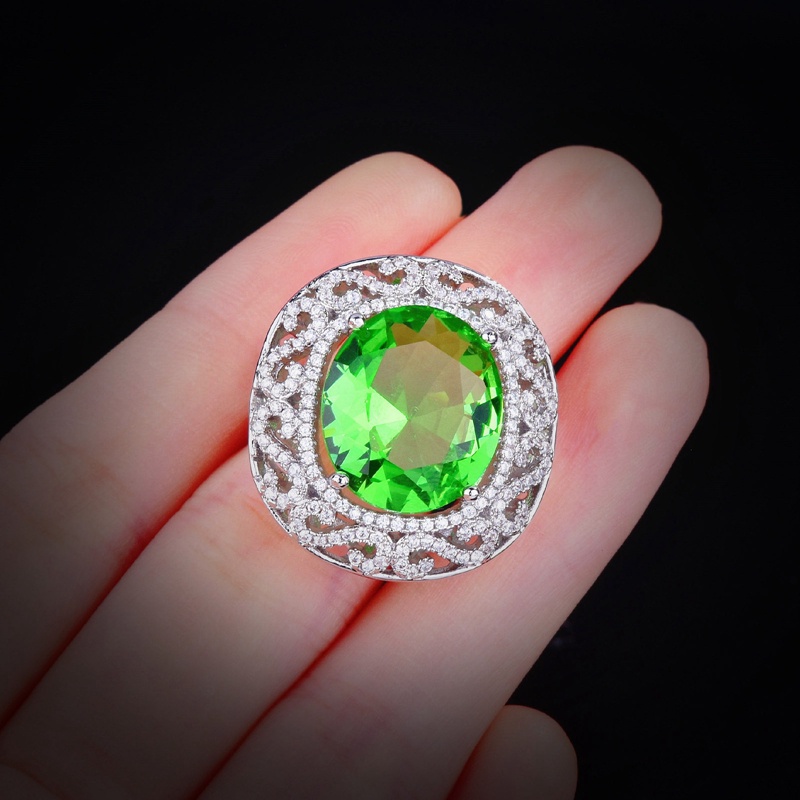 Cincin Bentuk Bulat Unik Bahan Cubic Zirconia Warna Hijau Untuk Wanita