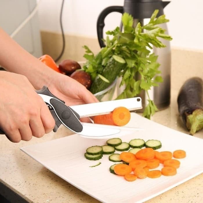 CLEVER CUTTER PISAU GUNTING 2 IN 1 PEMOTONG SAYUR DAGING SERBAGUNA  Kini adalah revolusioner pisau d