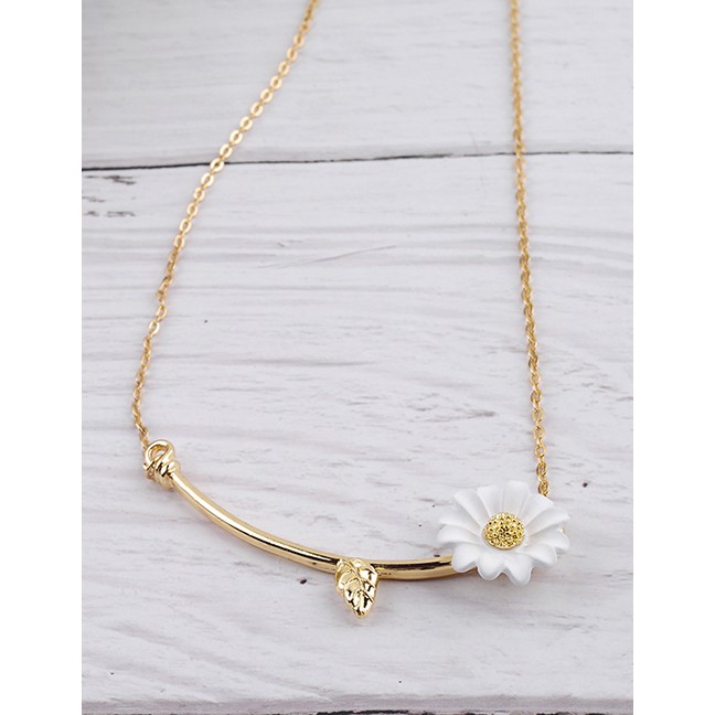 LRC Kalung Fashion Daisy Alloy Necklace D09840