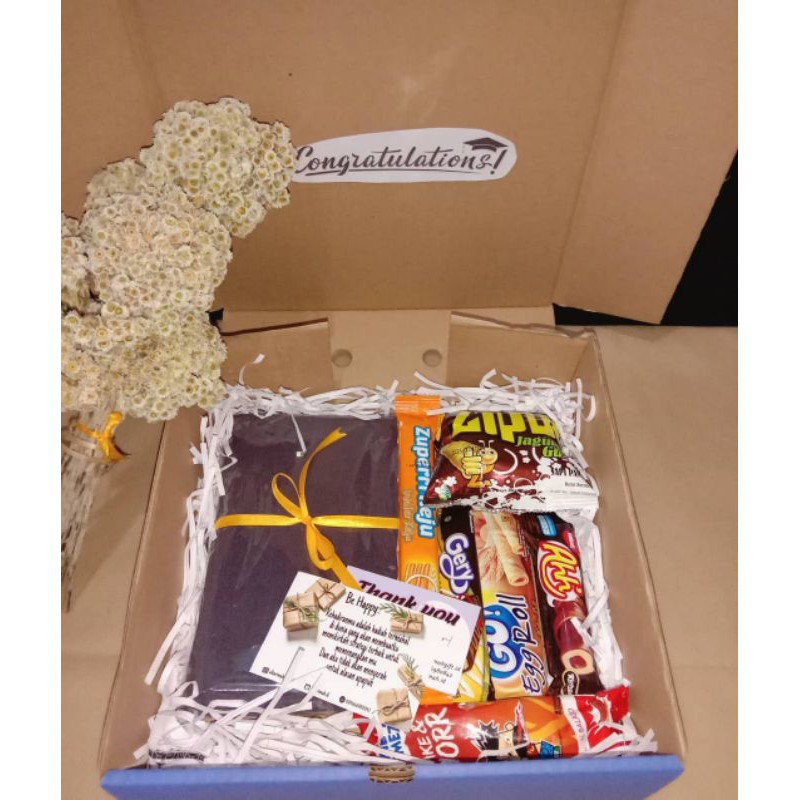 

Gift Box Kado wisuda Kado ulangtahun Hampers