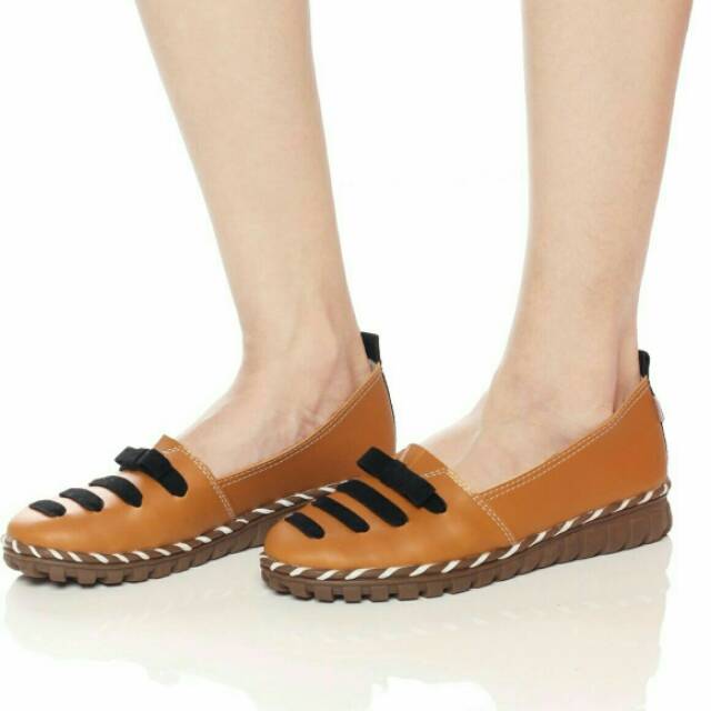 Sepatu sandal flat wanita kickers cewek kekinian