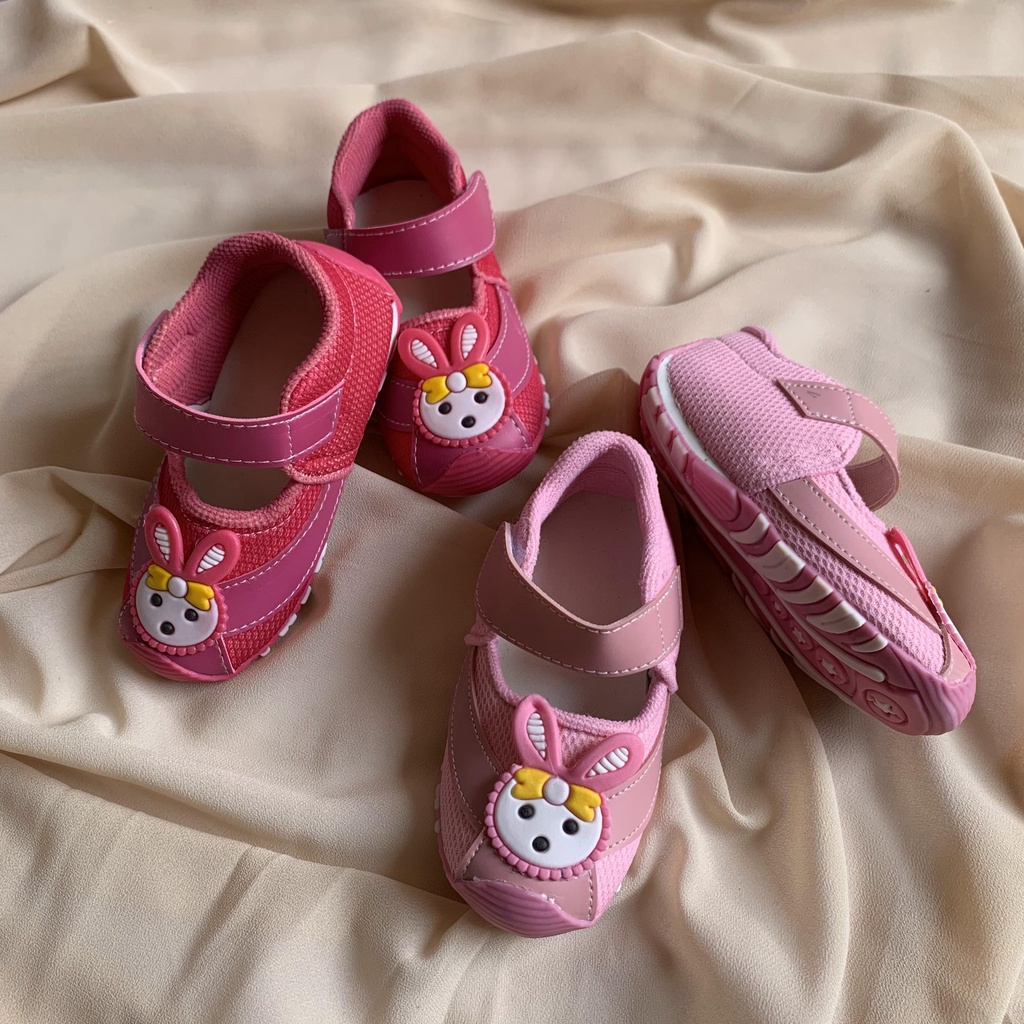 Sepatu Sandal Velcro Sandal Anak perempuan Gaya Baru Musim Panas Sandal Anti-Slip SEPATU ANAK  BAYI PEREMPUAN SOL KARET MOTIF KELINCI LUCU USIA 1-3 TAHUN TERBARU TERLARIS KERETAN TERMURAH TERLARIS KASUAL SOL KARET KOREA LEMBUT IMPORT BAYI LAKI-LAKI