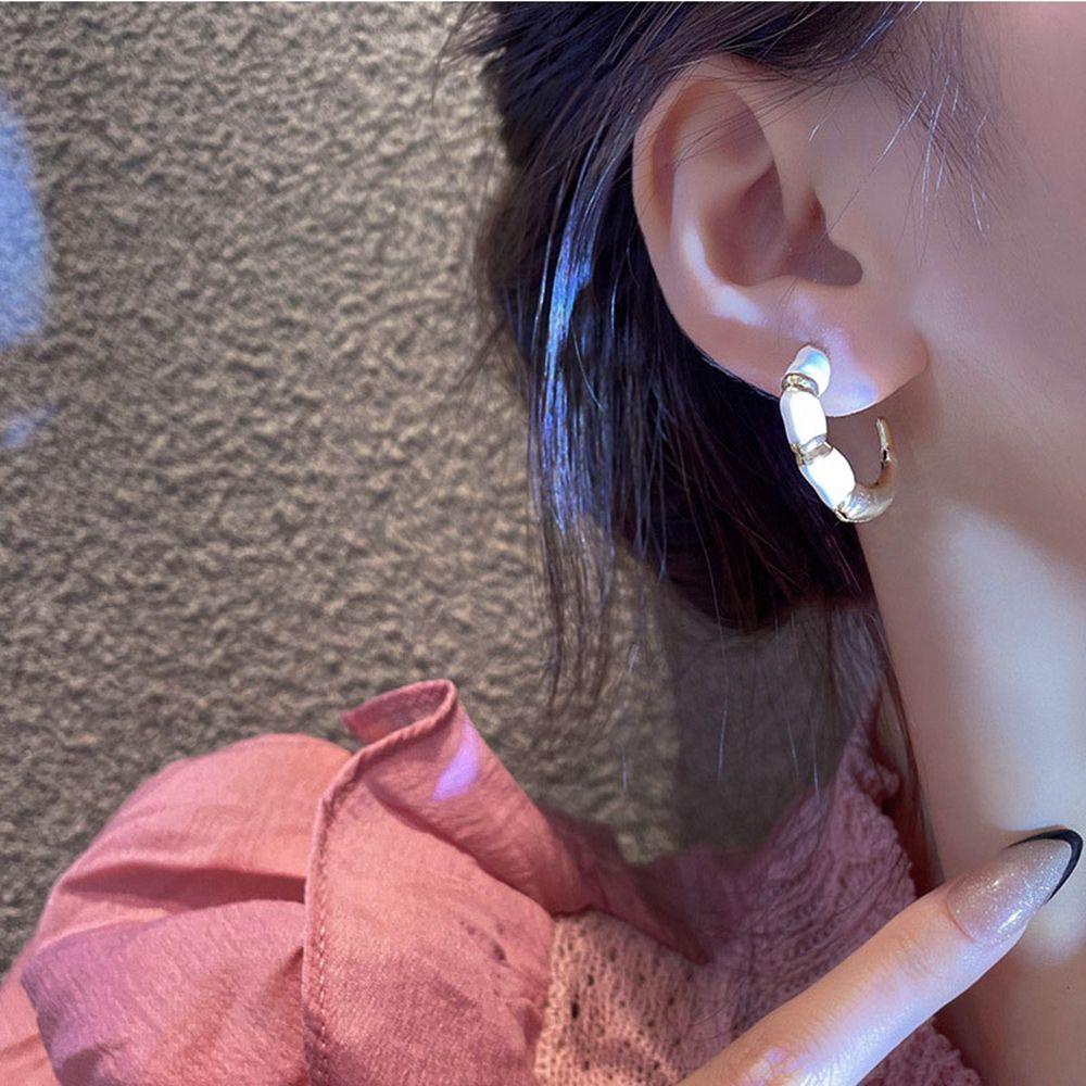 NEEDWAY Tanduk Anting Kepribadian Sederhana Wanita Emas Fashion Anting Logam Perempuan Ear Studs