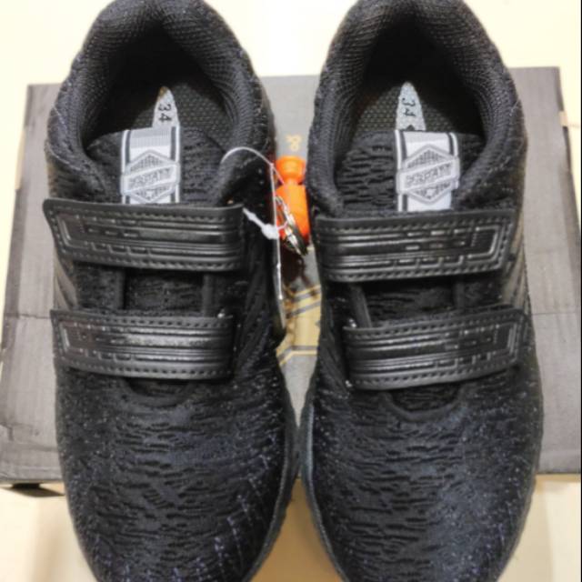 Sepatu sekolah SD