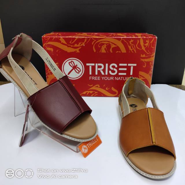 Sepatu sandal triset