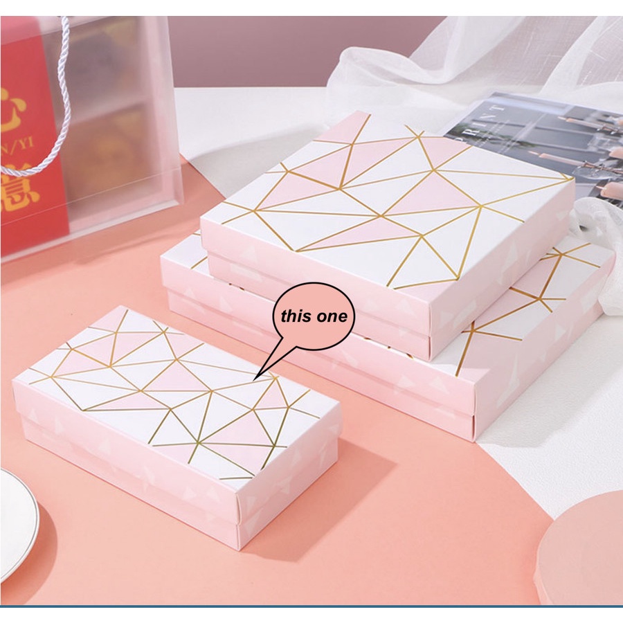 

KOTAK KADO KOTAK SOUVENIR KOTAK HADIAH , KOTAK PARFUM KOTAK AKSESORIS