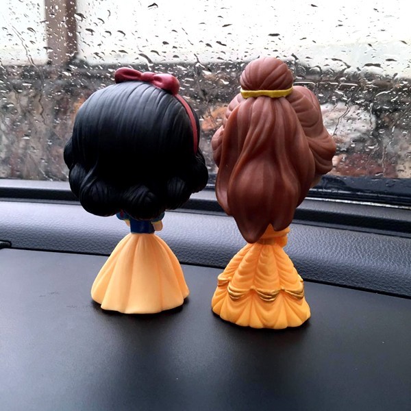 Boneka Figure Miniatur Pajangan Mobil PRINCESS SNOW WHITE &amp; BELLE Goyang Kepala Shacking Toy