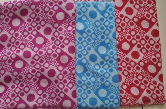 Kerudung segi4 Tierack motif polkadot