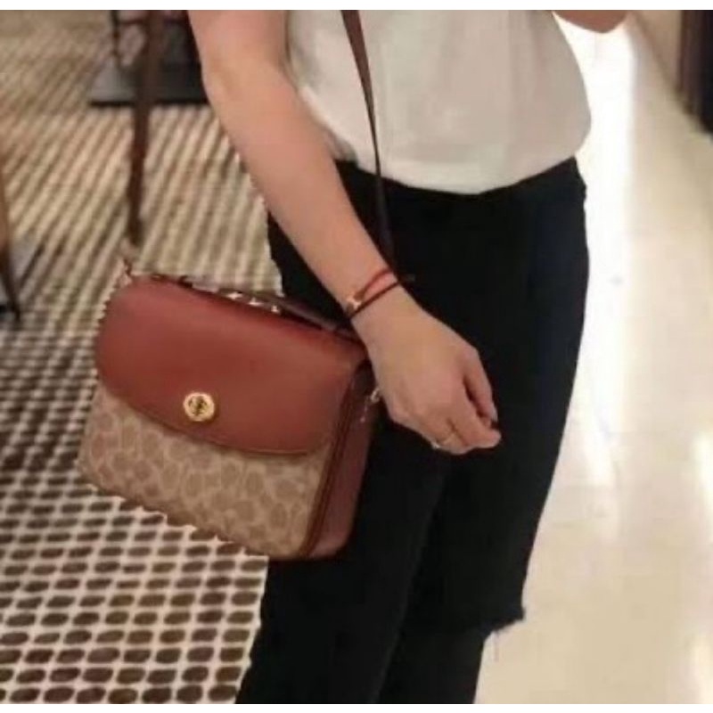 Coach Cassie Crossbody in Signature Canvas(68349)