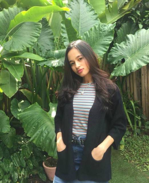 cardigan rajut kantong hitam