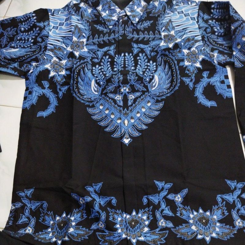 Batik Solo KEMEJA BATIK PRIA SOLO LENGAN PANJANG LAPIS FURING ATASAN BATIK PREMIUM MODERN Nakula BB Anjani DARYATA PAMUNGKAS SARUNG KOKO ARDHANA PLATINIUM KOKO ARDHANA HITAM DEWANDARU MARON RENJANI SOGAN SKANDIA SURABRATA SURYANA SKANDIA GURDHO PARI