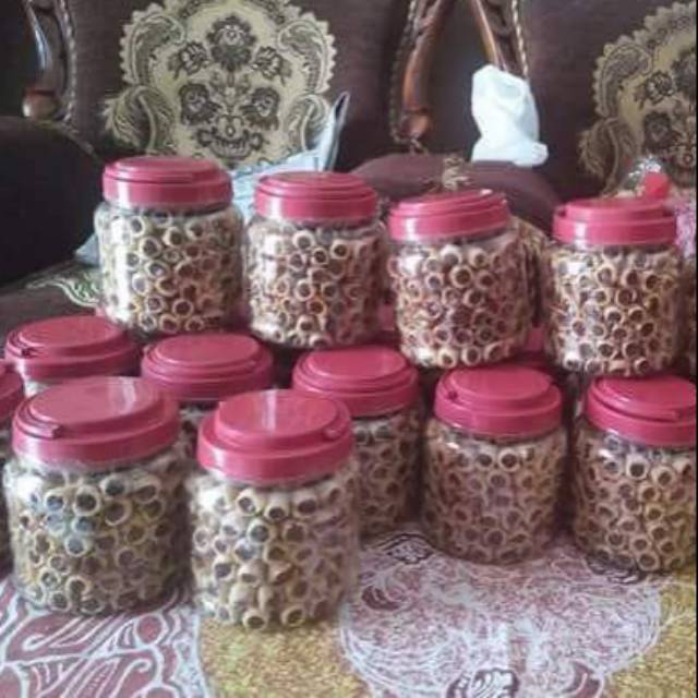 

Kue cumcum cokelat kacang