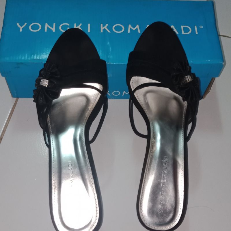 SEPATU HAK TINGGI HITAM WANITA YONGKI KOMALADI HIGH HEEL SHOES PRELOVED