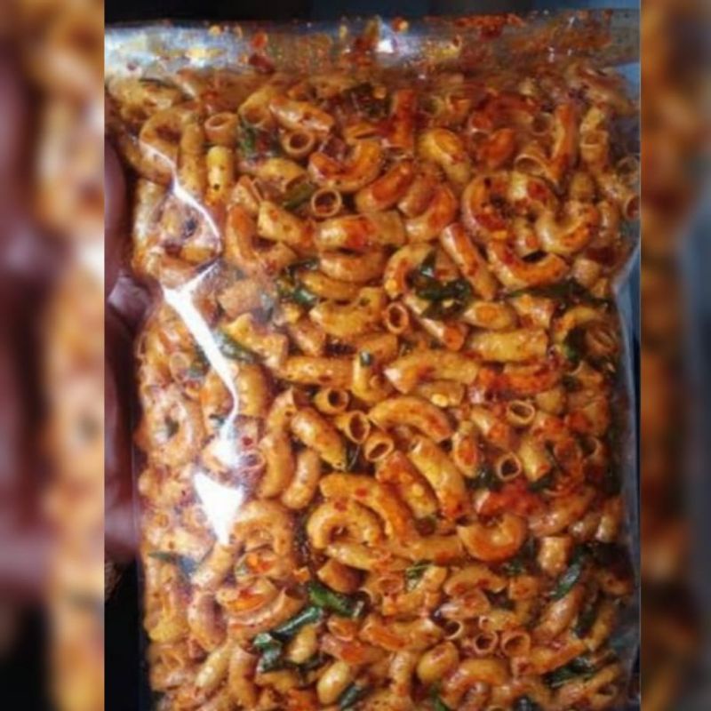 

MAKARONI BANTET EXTRA PEDAS DAUN JERUK KEMASAN 250 GRAM