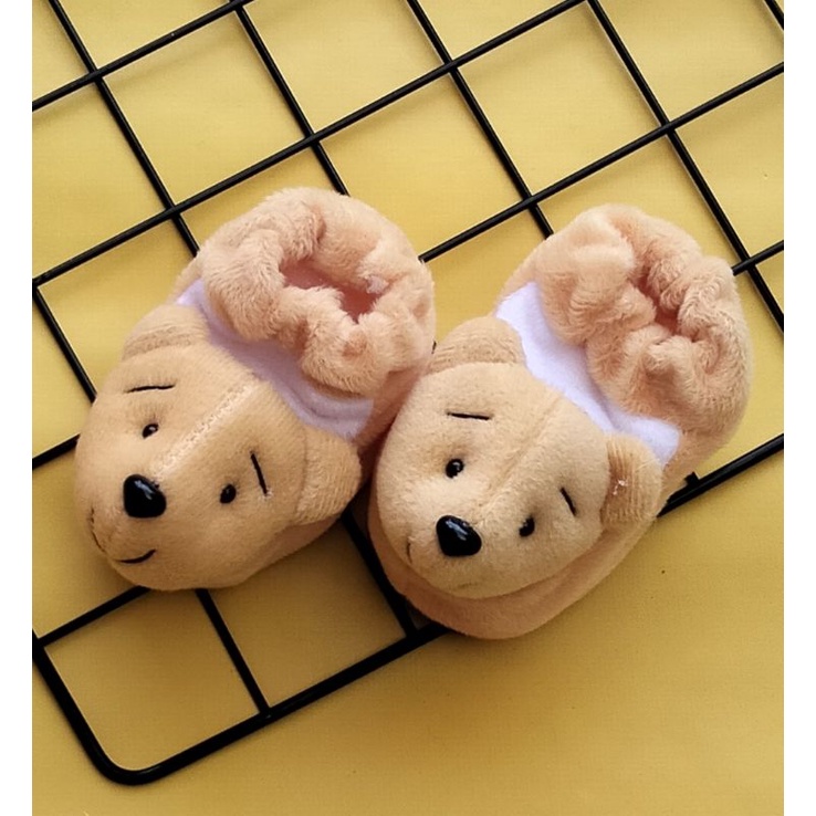 sepatu prewalker bayi bulu motif pooh 0-6 bulan