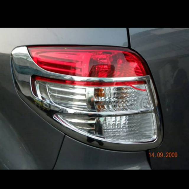 Garnish lampu belakang SX4/ tail lamp garnish chrome