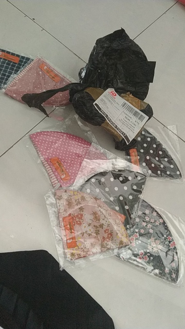 Masker Arlagayo Bolak Balik, Harga Grosir Motif Unik (1 Tali)