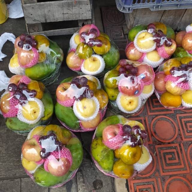 

Parcel Parsel Buah Segar Kecil Keranjang Bulat Free Pita Dan Kartu Ucapan