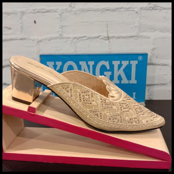 Sepatu Sandal Wanita Yongki Komaladi Selop Pesta Rwl-251002 - Gold, 36