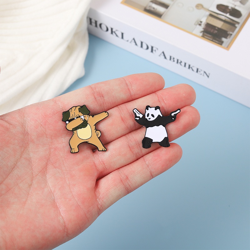 Bros Pin Enamel Bentuk Kartun Hewan Panda 2 Gaya Untuk Hadiah Teman