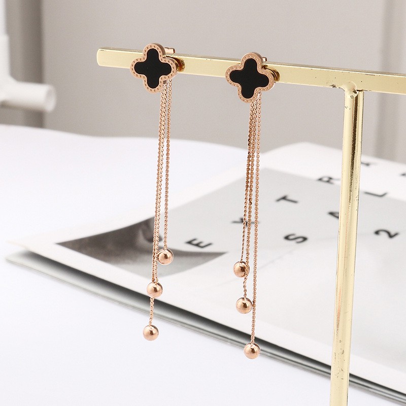 Anting Stud Lucky CLover Juntai Titanium Korea Style Wanita Anti Karat -