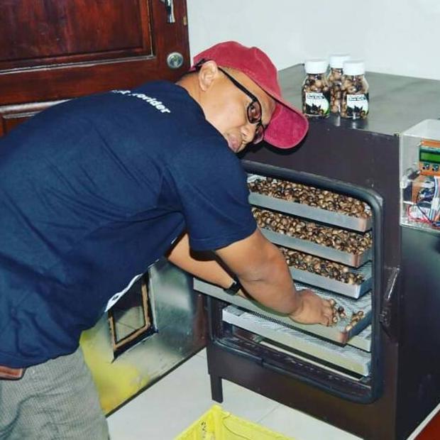 

Paket Black Garlic Bawang Hitam Tunggal Lanang Kating Dejanu