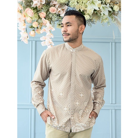 Laksamana Shirt in Pearl Asli Wearing Klamby